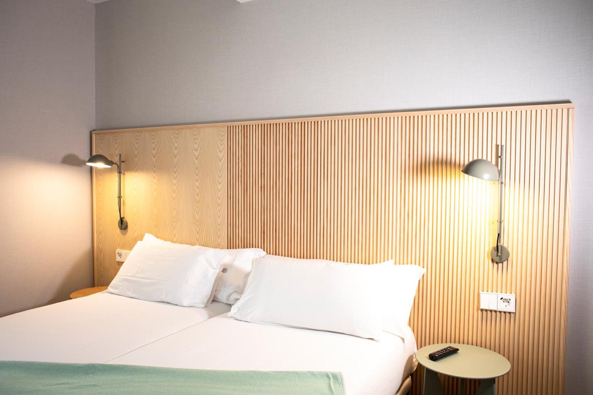 Hotel Dos Rios Origen อาอินซา ภายนอก รูปภาพ