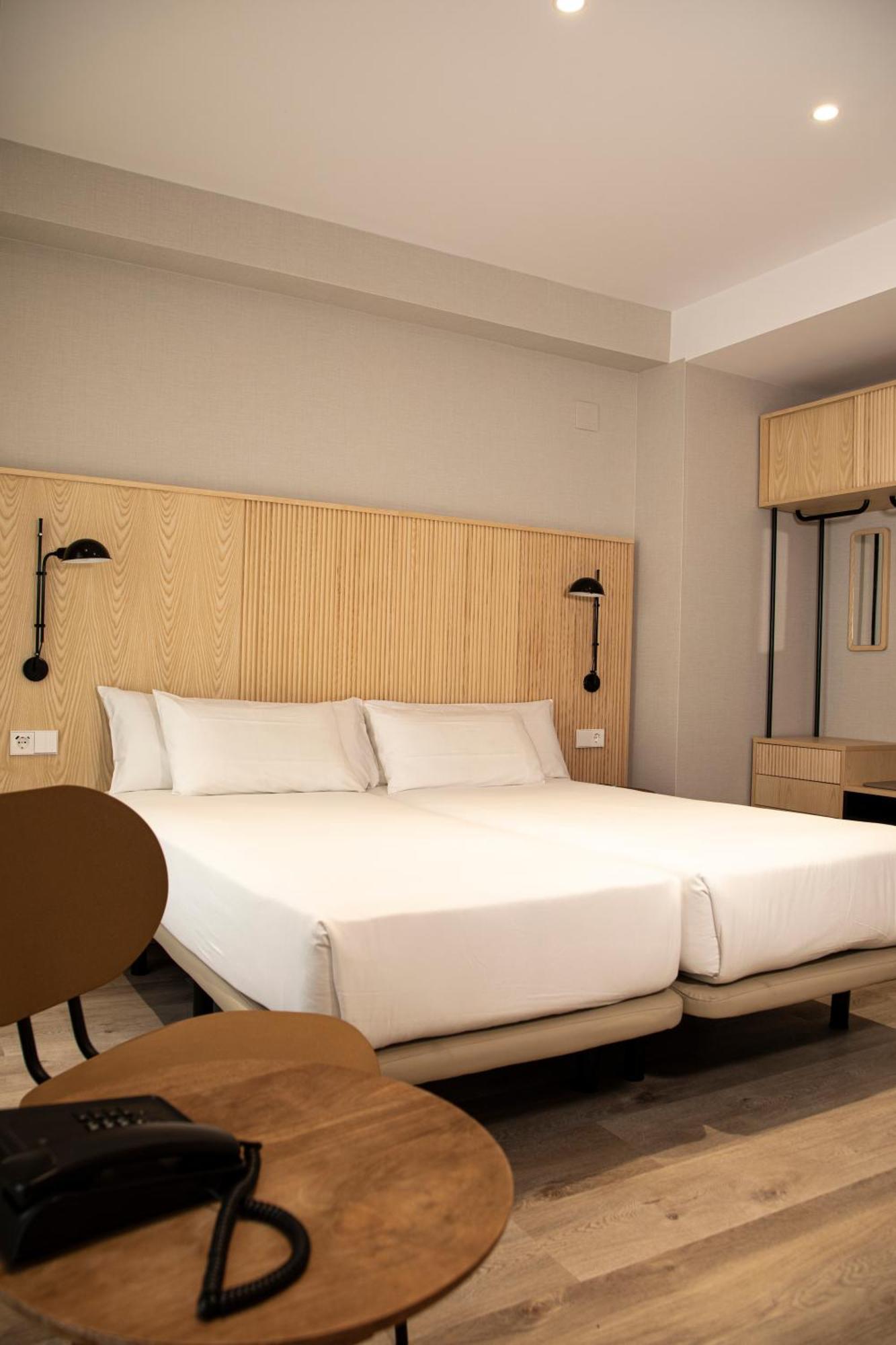 Hotel Dos Rios Origen อาอินซา ภายนอก รูปภาพ